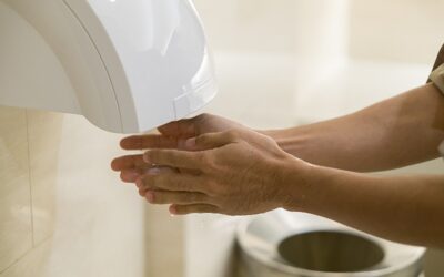 Secador automático em banheiros públicos: por que não usar?