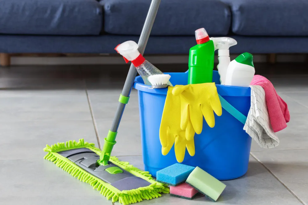 Mops de diferentes cores: como a setorização previne contaminações e agiliza a limpeza