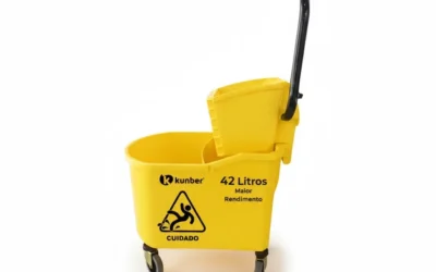 Por que o Balde Duas Águas com Espremedor Ação Lateral 42L é a escolha ideal para operações de limpeza de alta demanda?